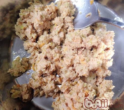 圖二：含有胡蘿卜的貓飯